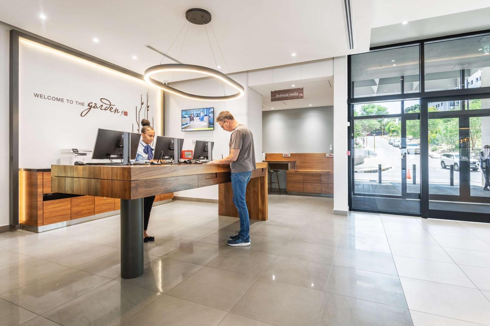 Hilton Garden Inn Windhoek Exterior foto
